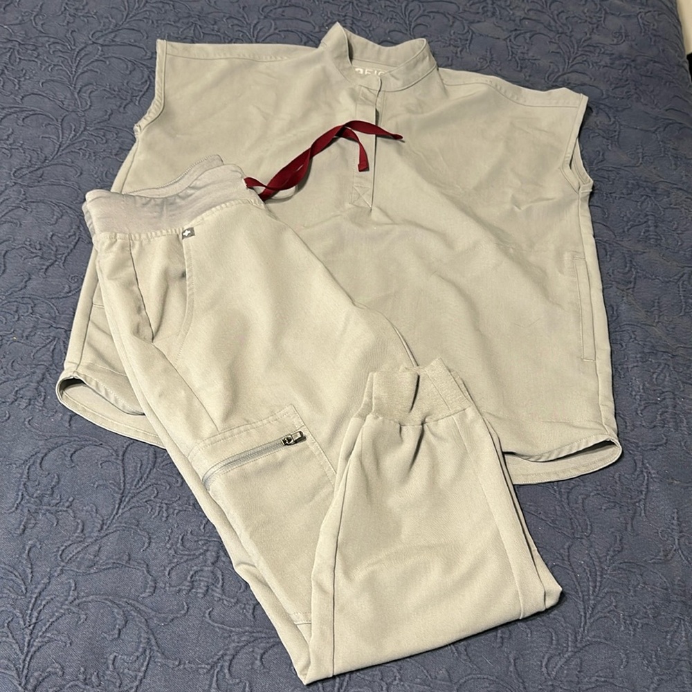 XXS FIGS SCRUBS SET